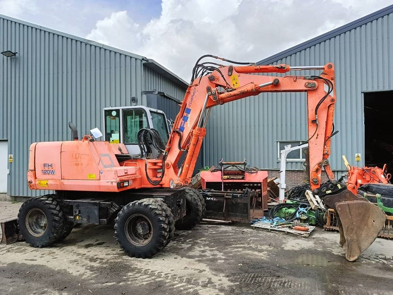 FIAT-HITACHI FH120W bandenkraan Wheel Excavator graafmachine - حفار ذو عجلات: صورة 1 FIAT-HITACHI FH120W bandenkraan Wheel Excavator graafmachine - حفار ذو عجلات: صورة 1