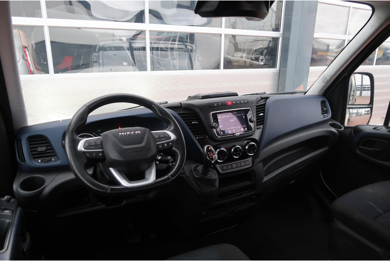 Iveco Daily 35C18H 3.0 DC AUT/ CAMERA/ LED/ CRUISE/ CLIMA/ TREKHAAK - شاحنة توصيل مغلقة, الشاحنات الصغيرة كابينة مزدوجة: صورة 2 Iveco Daily 35C18H 3.0 DC AUT/ CAMERA/ LED/ CRUISE/ CLIMA/ TREKHAAK - شاحنة توصيل مغلقة, الشاحنات الصغيرة كابينة مزدوجة: صورة 2