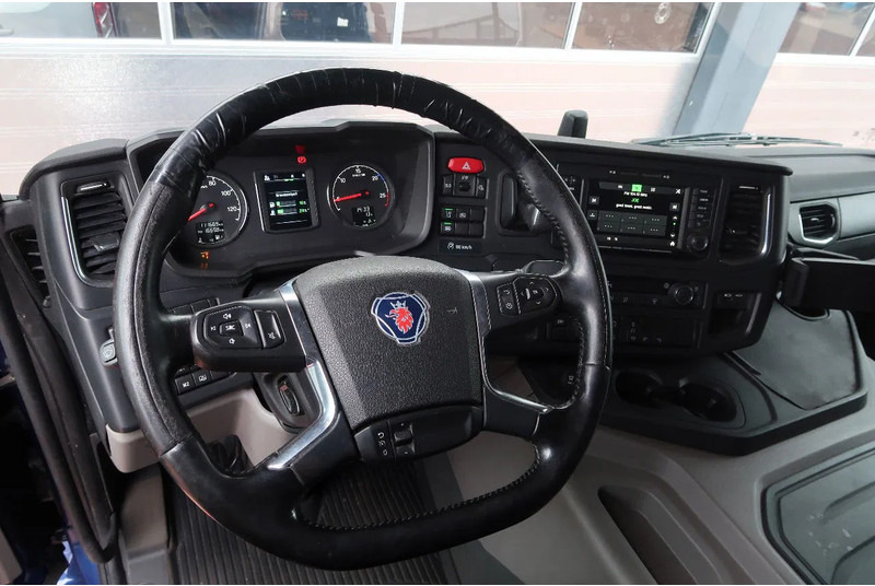 Scania P500 6x2/ FULL AIR/ HYDRAULIC/ LEATHER/ 2.950 WB/ DIFF LOCK/ SLIDE DISH - رأس تريلا: صورة 2 Scania P500 6x2/ FULL AIR/ HYDRAULIC/ LEATHER/ 2.950 WB/ DIFF LOCK/ SLIDE DISH - رأس تريلا: صورة 2