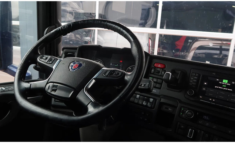 Scania P500 6x2/ FULL AIR/ HYDRAULIC/ LEATHER/ 2.950 WB/ DIFF LOCK/ SLIDE DISH - رأس تريلا: صورة 5 Scania P500 6x2/ FULL AIR/ HYDRAULIC/ LEATHER/ 2.950 WB/ DIFF LOCK/ SLIDE DISH - رأس تريلا: صورة 5