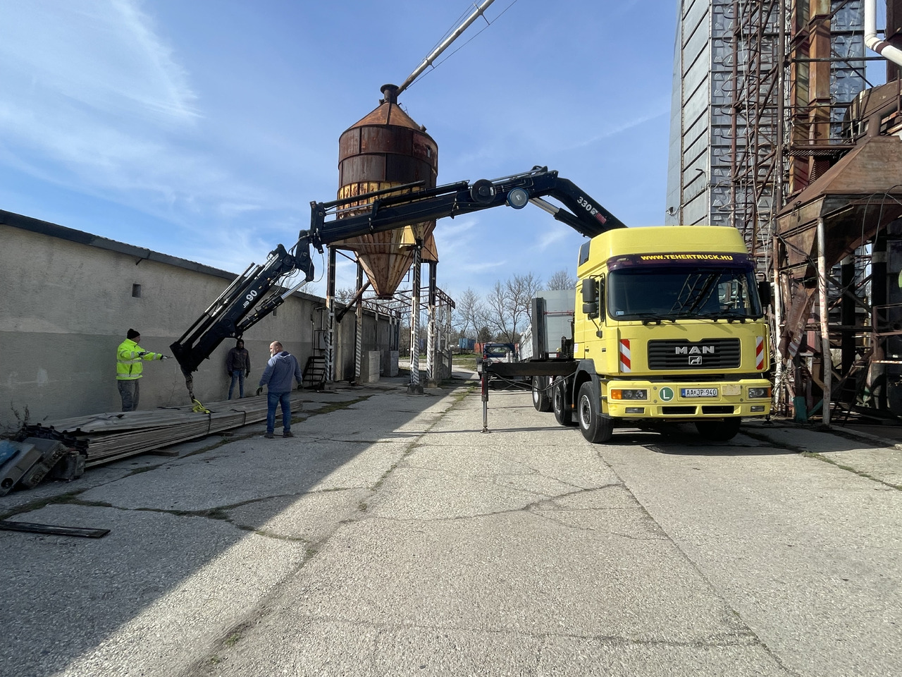 MAN F2000 413 6x2 Manual CRANE Hiab 330+jib 90 21m - رأس تريلا: صورة 2 MAN F2000 413 6x2 Manual CRANE Hiab 330+jib 90 21m - رأس تريلا: صورة 2