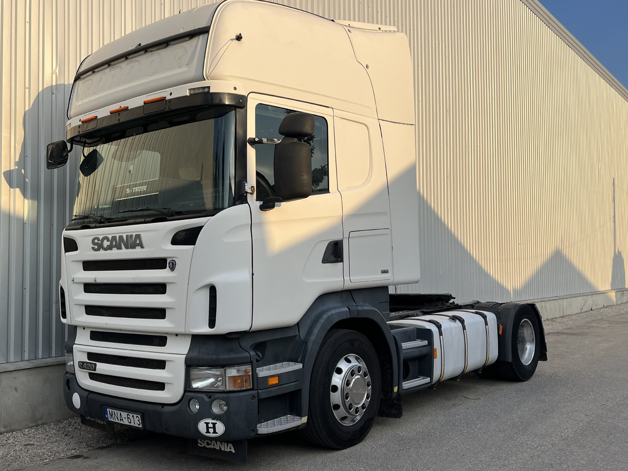 SCANIA R 420 LA 4X2 MLA - مقطورة السحب: صورة 1 SCANIA R 420 LA 4X2 MLA - مقطورة السحب: صورة 1