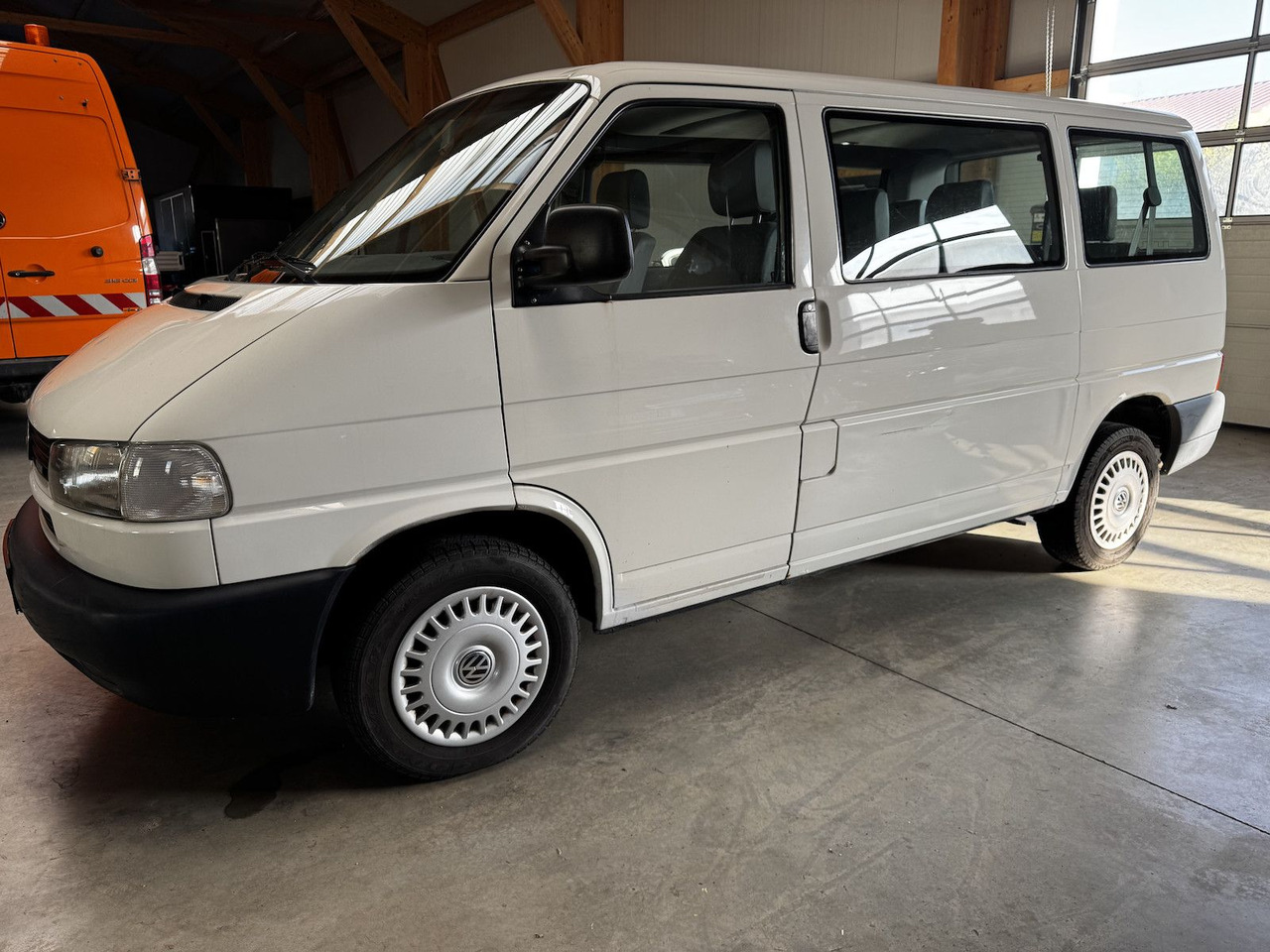 Volkswagen T4 Caravelle 2.5 TDI Syncro Sperre 1. Hand! - سيارة ستيشن: صورة 2 Volkswagen T4 Caravelle 2.5 TDI Syncro Sperre 1. Hand! - سيارة ستيشن: صورة 2