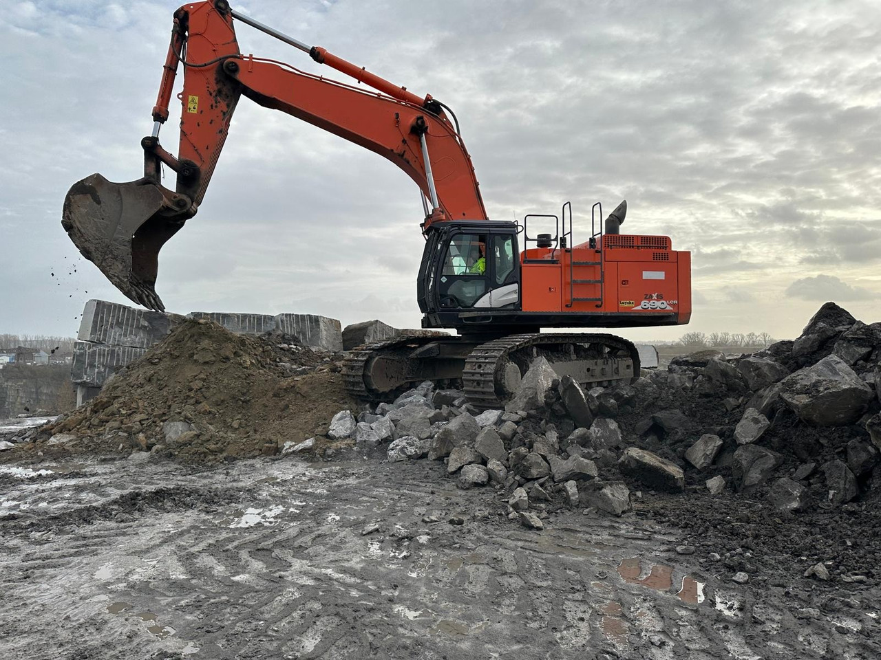 Hitachi ZX690 LCR - 6 - حفار زاحف: صورة 1 Hitachi ZX690 LCR - 6 - حفار زاحف: صورة 1