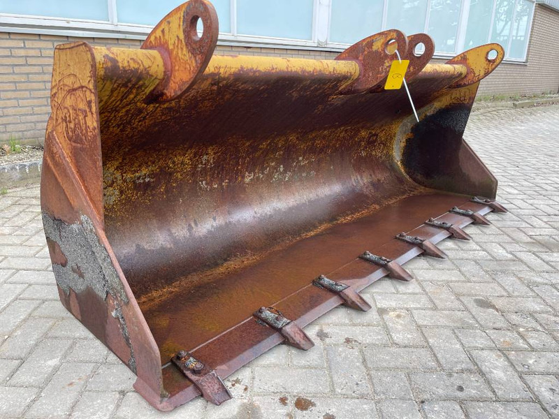 Cat Backhoe bucket - بكت - آلات الإنشاء: صورة 1 Cat Backhoe bucket - بكت - آلات الإنشاء: صورة 1