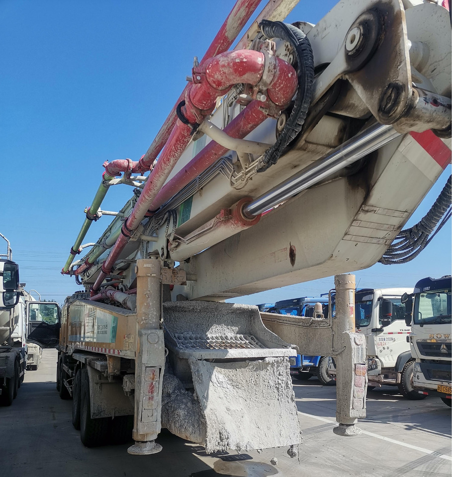 XCMG Factory Second Hand Hydraulic Concrete Pump HB62V 62m Cement Punp Truck For Sale - مضخة خرسانة: صورة 5 XCMG Factory Second Hand Hydraulic Concrete Pump HB62V 62m Cement Punp Truck For Sale - مضخة خرسانة: صورة 5