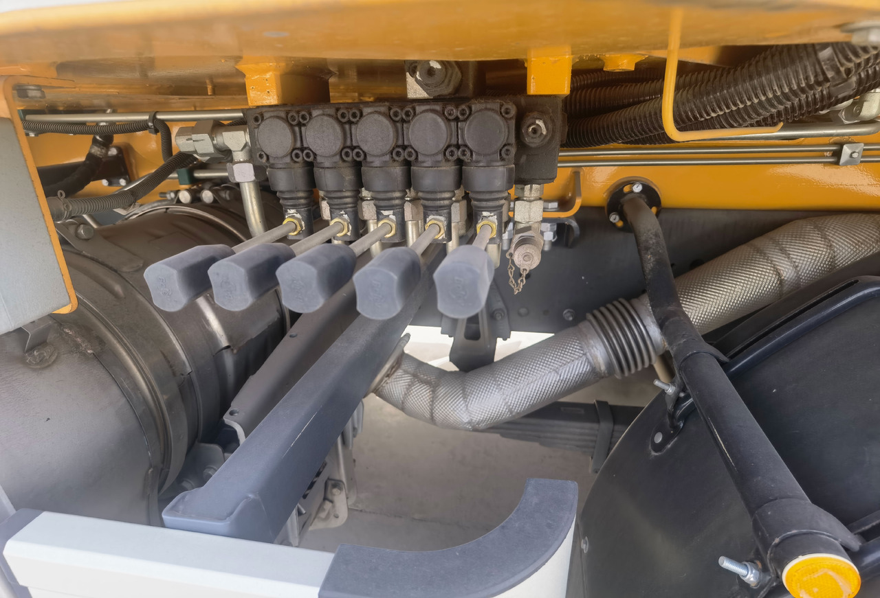 مضخة خرسانة XCMG Official Second Hand 62m Concrete Boom Pump HB62V Truck Mounted Concrete Pump For Sale: صورة 10