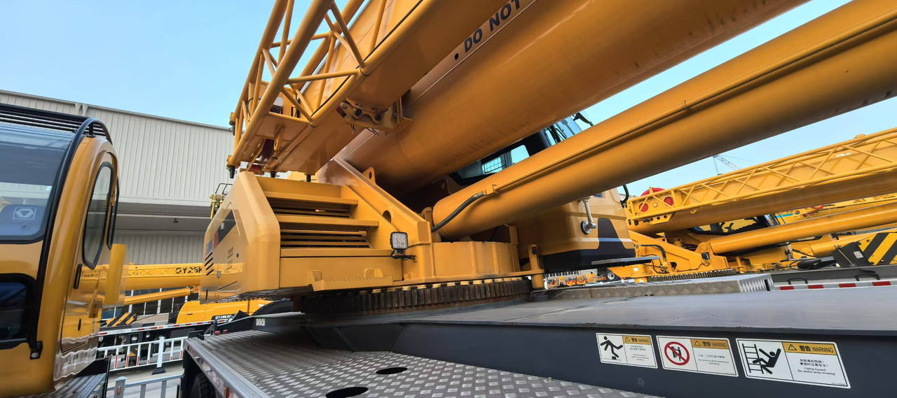 XCMG Official Second Hand Hydraulic Truck Crane QY75K 75ton Mobile Crane For Sale - موبايل كرين: صورة 4 XCMG Official Second Hand Hydraulic Truck Crane QY75K 75ton Mobile Crane For Sale - موبايل كرين: صورة 4