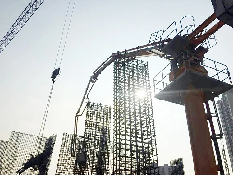 مضخة خرسانة ثابتة للبيع  XCMG Schwing Concrete Distributor HGP32 High Efficiency 22kw 32m Hydraulic Spider Concrete Placing Boom Made in China: صورة 6