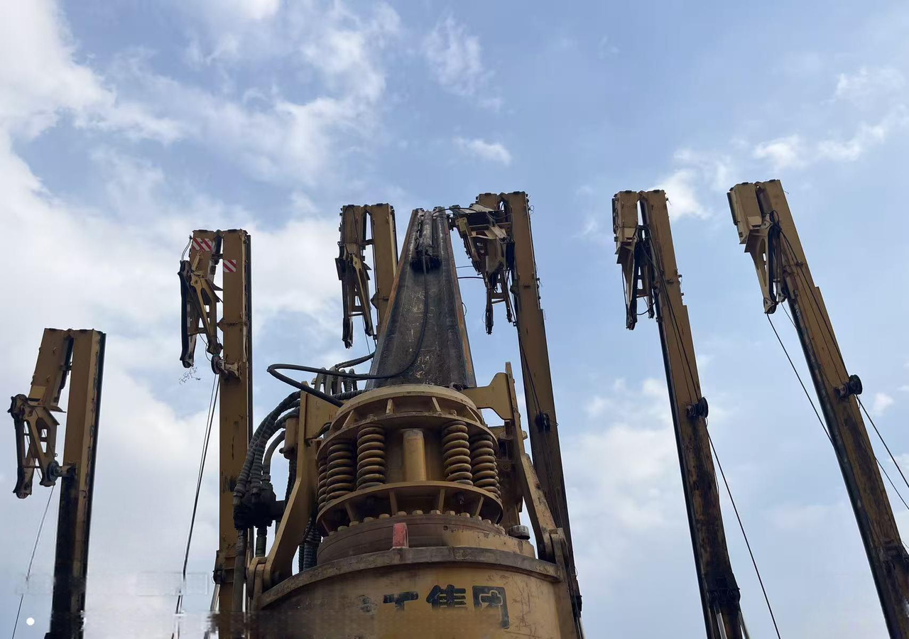 XCMG XR180D used rotary drilling rig machine for sale - معدات حفر: صورة 2 XCMG XR180D used rotary drilling rig machine for sale - معدات حفر: صورة 2