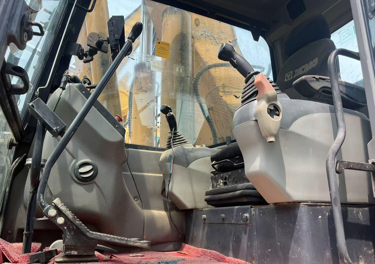 XCMG XR220D mobile crawler rotary drilling rig 25m - معدات حفر: صورة 3 XCMG XR220D mobile crawler rotary drilling rig 25m - معدات حفر: صورة 3