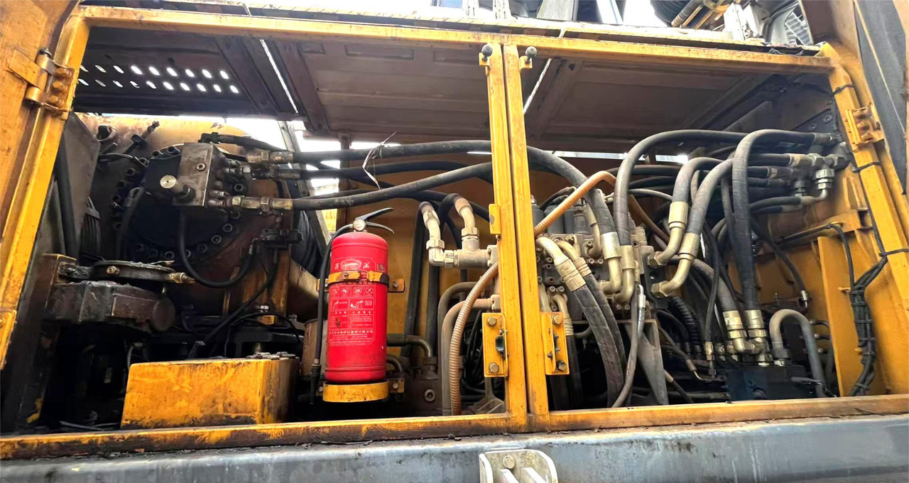 XCMG XR240E second hand rotary drilling rig pile machine price - معدات حفر: صورة 3 XCMG XR240E second hand rotary drilling rig pile machine price - معدات حفر: صورة 3