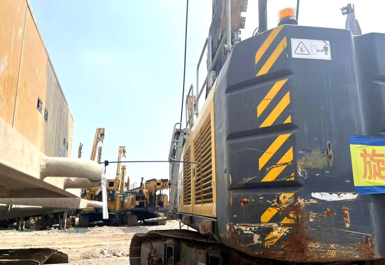 XCMG certified used rotary drilling rig XR240E - معدات حفر: صورة 2 XCMG certified used rotary drilling rig XR240E - معدات حفر: صورة 2