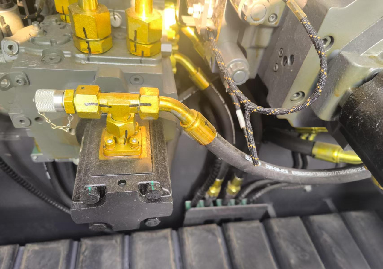 XCMG official used asphalt paver RP905IV Concrete machine - راصف أسفلت: صورة 3 XCMG official used asphalt paver RP905IV Concrete machine - راصف أسفلت: صورة 3