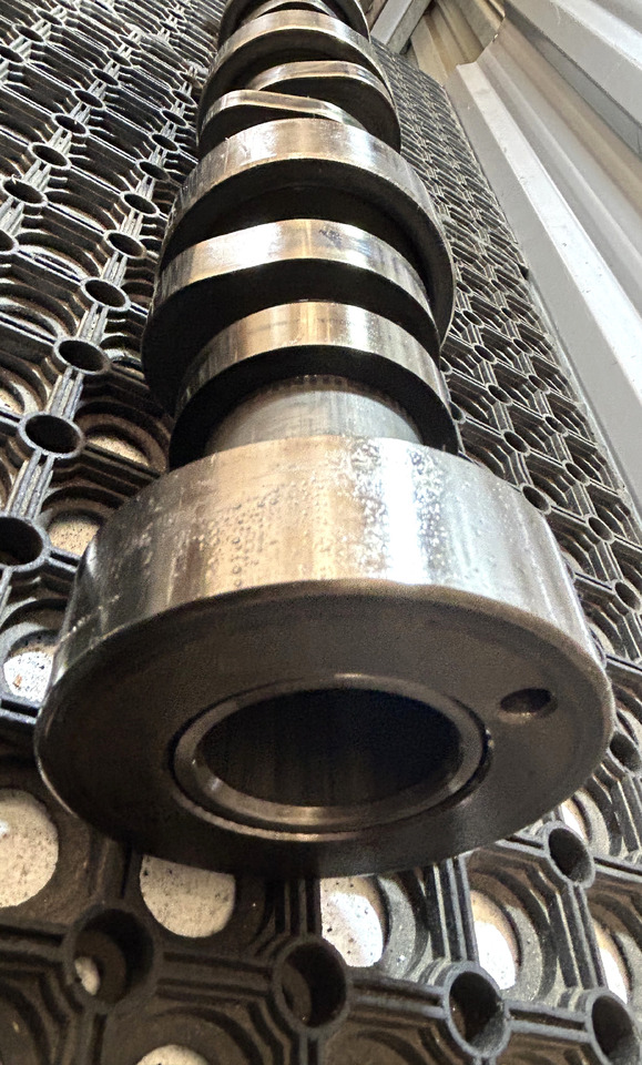 DAF CAMSHAFT DAF XF 106 480 530 - عمود كامات: صورة 1 DAF CAMSHAFT DAF XF 106 480 530 - عمود كامات: صورة 1