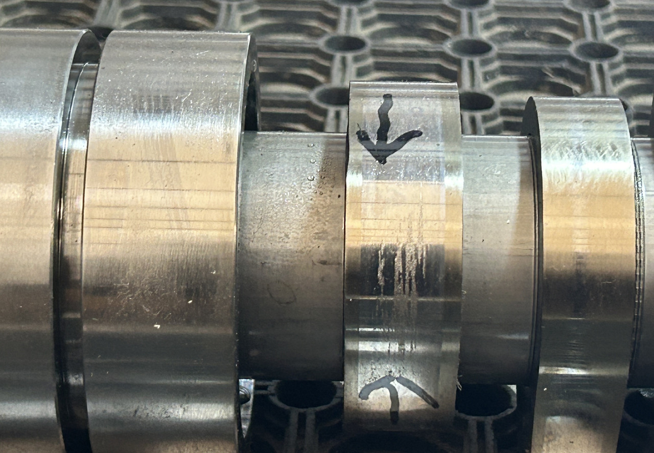 DAF CAMSHAFT DAF XF 106 480 530 - عمود كامات: صورة 3 DAF CAMSHAFT DAF XF 106 480 530 - عمود كامات: صورة 3