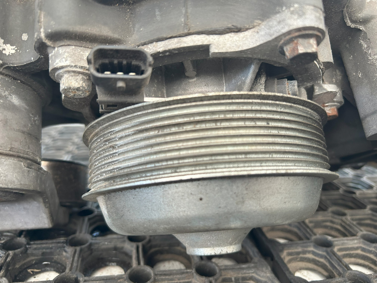 DAF COOLANT PUMP DAF XF 106 - مضخة المبرد: صورة 3 DAF COOLANT PUMP DAF XF 106 - مضخة المبرد: صورة 3