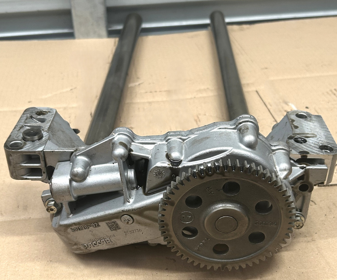 DAF OIL PUMP WITH PIPES DAF XF 106 480 - مضخة زيت: صورة 3 DAF OIL PUMP WITH PIPES DAF XF 106 480 - مضخة زيت: صورة 3