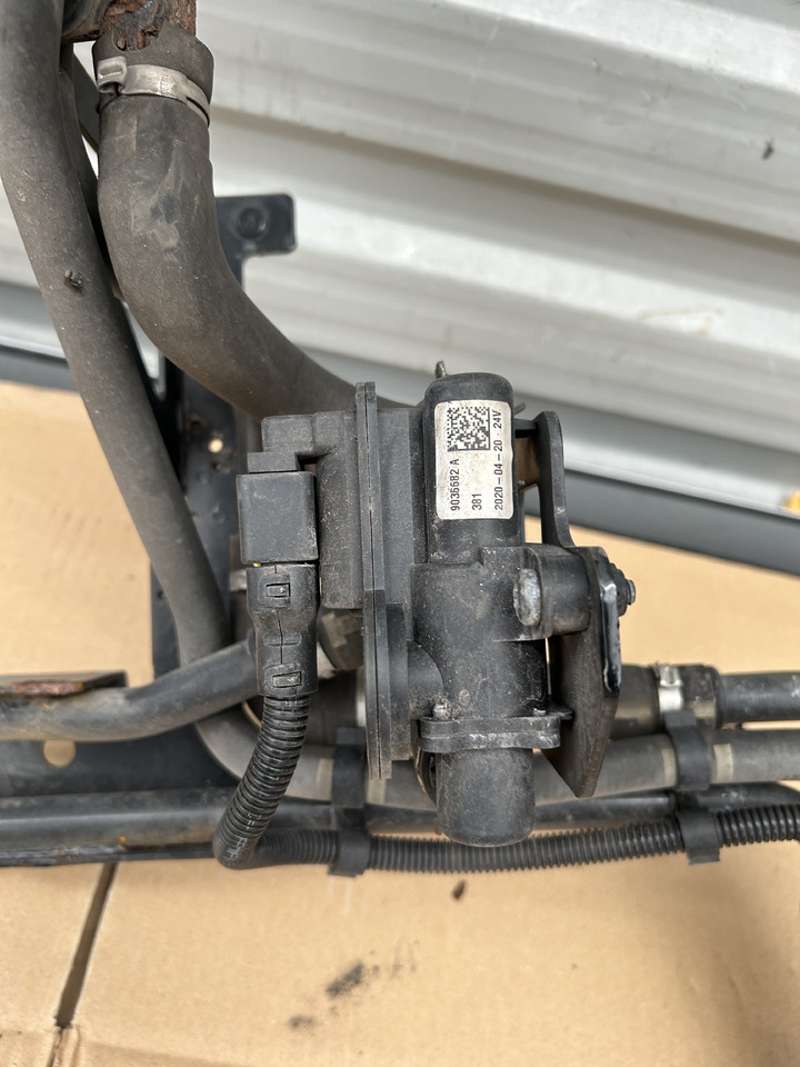 DAF TUBE THREE-WAY VALVE WEBASTO WATER 9036682 - جزء تكييف الهواء: صورة 2 DAF TUBE THREE-WAY VALVE WEBASTO WATER 9036682 - جزء تكييف الهواء: صورة 2