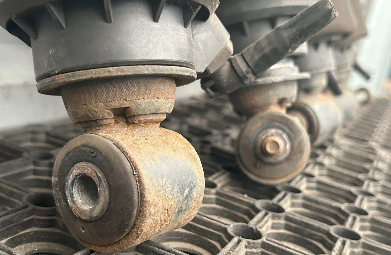 DAF XF 106 CAB SUSPENSION BOOT SET - نظام تعليق الكابينة: صورة 4 DAF XF 106 CAB SUSPENSION BOOT SET - نظام تعليق الكابينة: صورة 4