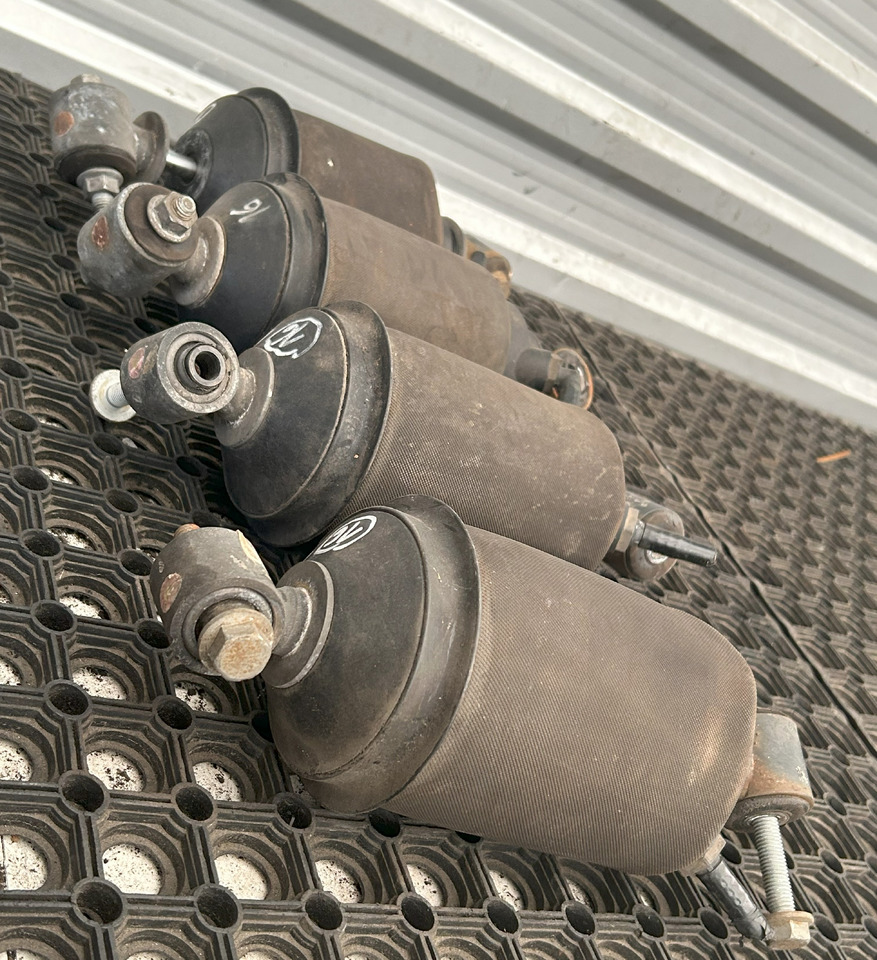 DAF XF 106 CAB SUSPENSION BOOT SET - نظام تعليق الكابينة: صورة 5 DAF XF 106 CAB SUSPENSION BOOT SET - نظام تعليق الكابينة: صورة 5