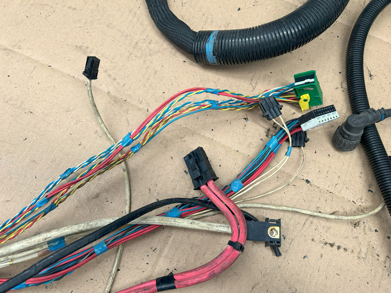 DAF XF 106 J3C ENGINE WIRING HARNESS - كابلات/ ضفيرة الأسلاك: صورة 5 DAF XF 106 J3C ENGINE WIRING HARNESS - كابلات/ ضفيرة الأسلاك: صورة 5