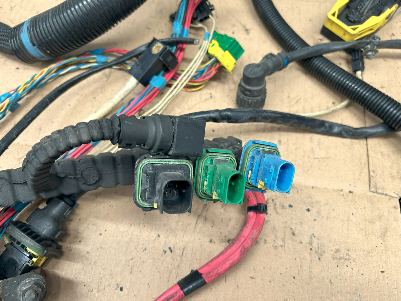 DAF XF 106 J3C ENGINE WIRING HARNESS - كابلات/ ضفيرة الأسلاك: صورة 2 DAF XF 106 J3C ENGINE WIRING HARNESS - كابلات/ ضفيرة الأسلاك: صورة 2