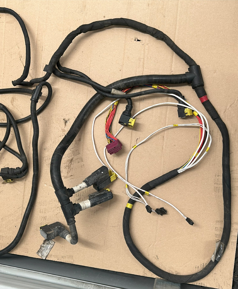 DAF XF 106 TRAILER SOCKET ELECTRICAL HARNESS - كابلات/ ضفيرة الأسلاك: صورة 2 DAF XF 106 TRAILER SOCKET ELECTRICAL HARNESS - كابلات/ ضفيرة الأسلاك: صورة 2
