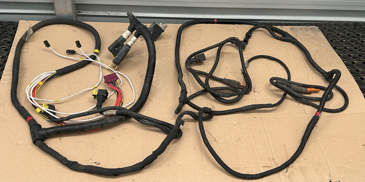 DAF XF 106 TRAILER SOCKET ELECTRICAL HARNESS - كابلات/ ضفيرة الأسلاك: صورة 1 DAF XF 106 TRAILER SOCKET ELECTRICAL HARNESS - كابلات/ ضفيرة الأسلاك: صورة 1