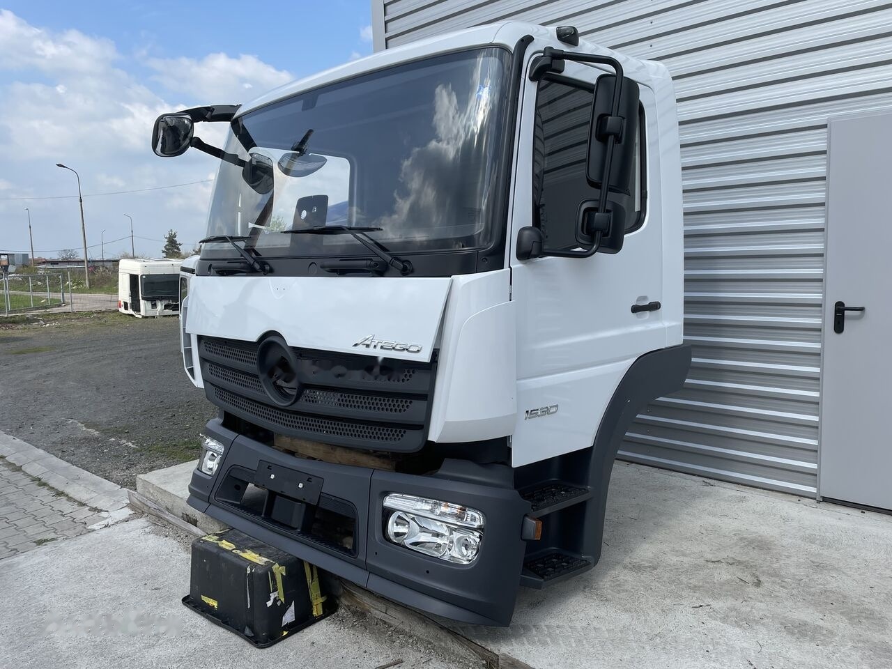 FRONT BUMPER COMPLETE EXTRA COST 700EU Mercedes-Benz ATEGO Euro 6 Mercedes-Benz 1523 L, 1524 L, 1527 L, 1530 - كابينة - شاحنة: صورة 4 FRONT BUMPER COMPLETE EXTRA COST 700EU Mercedes-Benz ATEGO Euro 6 Mercedes-Benz 1523 L, 1524 L, 1527 L, 1530 - كابينة - شاحنة: صورة 4