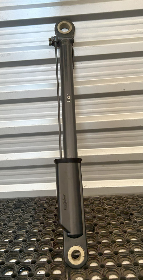 MERCEDES ATEGO CABIN LIFTING ACTUATOR + PUMP - نظام تعليق الكابينة: صورة 2 MERCEDES ATEGO CABIN LIFTING ACTUATOR + PUMP - نظام تعليق الكابينة: صورة 2