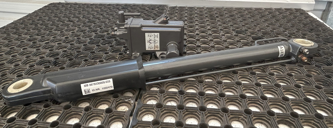 MERCEDES ATEGO CABIN LIFTING ACTUATOR + PUMP - نظام تعليق الكابينة: صورة 1 MERCEDES ATEGO CABIN LIFTING ACTUATOR + PUMP - نظام تعليق الكابينة: صورة 1