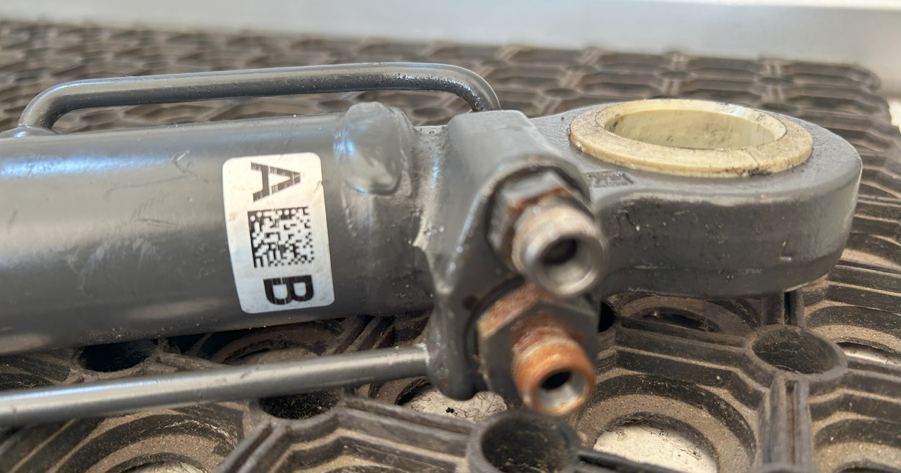 MERCEDES ATEGO CABIN LIFTING ACTUATOR + PUMP - نظام تعليق الكابينة: صورة 5 MERCEDES ATEGO CABIN LIFTING ACTUATOR + PUMP - نظام تعليق الكابينة: صورة 5