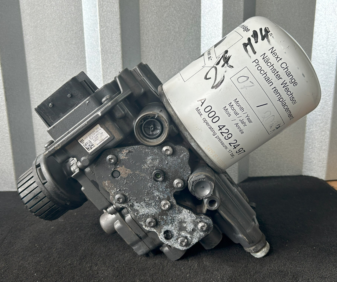 MERCEDES-BENZ ACTROS MP4 EAPU AIR DRYER EL 2204 K138271 - أجزاء الفرامل - شاحنة: صورة 1 MERCEDES-BENZ ACTROS MP4 EAPU AIR DRYER EL 2204 K138271 - أجزاء الفرامل - شاحنة: صورة 1