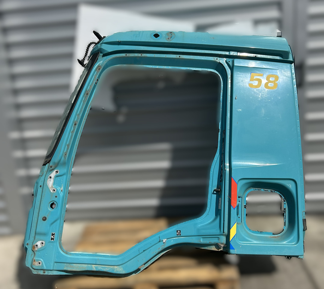 MERCEDES-BENZ AROCS MP4 LEFT SIDE QUARTER PANEL M CLASSIC SPACE - كابينة: صورة 1 MERCEDES-BENZ AROCS MP4 LEFT SIDE QUARTER PANEL M CLASSIC SPACE - كابينة: صورة 1