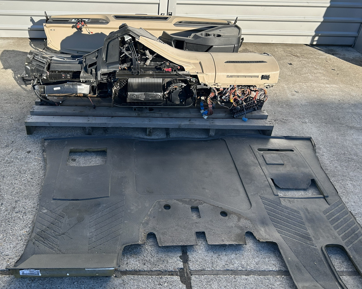 MERCEDES-BENZ KOMPLETNA PRZEKŁADKA WNĘTRZA - DESKA KONSOLA DO ANGLIKA MERCEDES ACTROS MP4 L STREAM SPACE - كابينة: صورة 1 MERCEDES-BENZ KOMPLETNA PRZEKŁADKA WNĘTRZA - DESKA KONSOLA DO ANGLIKA MERCEDES ACTROS MP4 L STREAM SPACE - كابينة: صورة 1