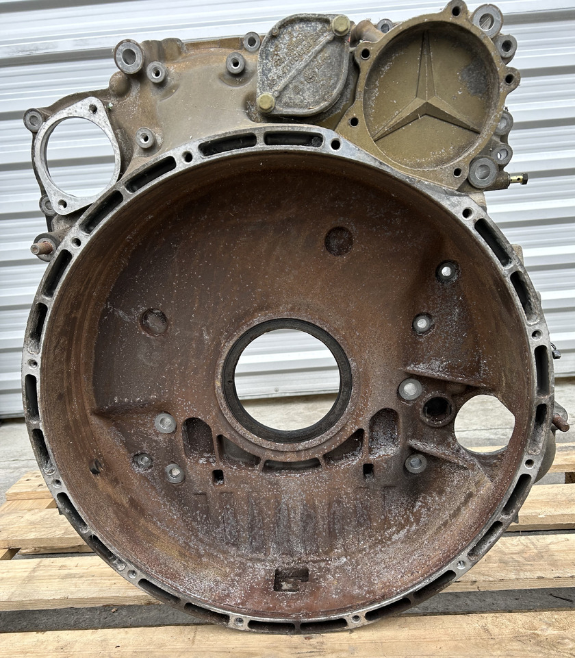 MERCEDES CLUTCH TIMING HOUSING ACTROS MP4 - عمود كامات: صورة 2 MERCEDES CLUTCH TIMING HOUSING ACTROS MP4 - عمود كامات: صورة 2