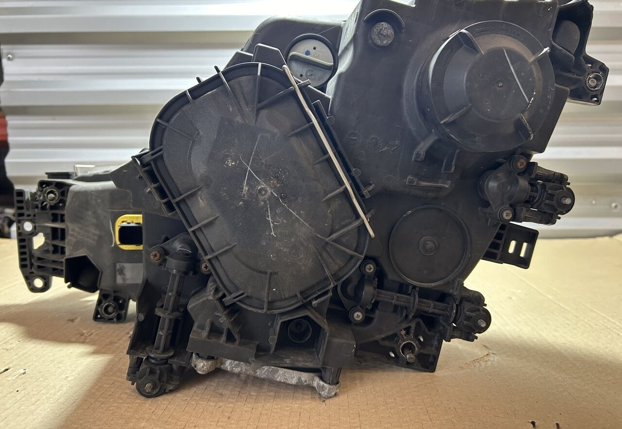 Mercedes-Benz ACTROS MP4 A9608200739 Mercedes-Benz ACTROS MP4 truck - المصابيح الأمامية - شاحنة: صورة 4 Mercedes-Benz ACTROS MP4 A9608200739 Mercedes-Benz ACTROS MP4 truck - المصابيح الأمامية - شاحنة: صورة 4