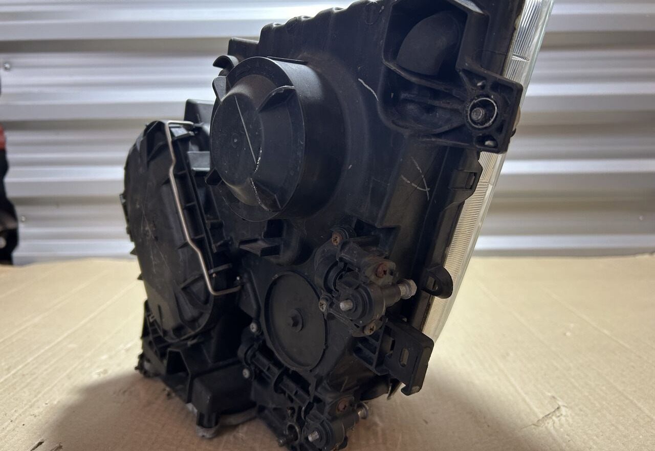 Mercedes-Benz ACTROS MP4 A9608200739 Mercedes-Benz ACTROS MP4 truck - المصابيح الأمامية - شاحنة: صورة 5 Mercedes-Benz ACTROS MP4 A9608200739 Mercedes-Benz ACTROS MP4 truck - المصابيح الأمامية - شاحنة: صورة 5