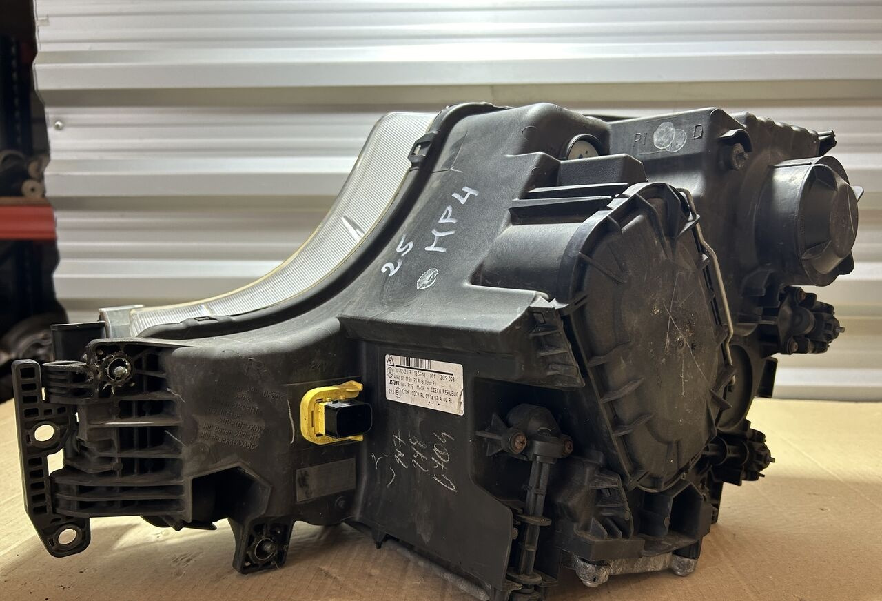 Mercedes-Benz ACTROS MP4 A9608200739 Mercedes-Benz ACTROS MP4 truck - المصابيح الأمامية - شاحنة: صورة 3 Mercedes-Benz ACTROS MP4 A9608200739 Mercedes-Benz ACTROS MP4 truck - المصابيح الأمامية - شاحنة: صورة 3