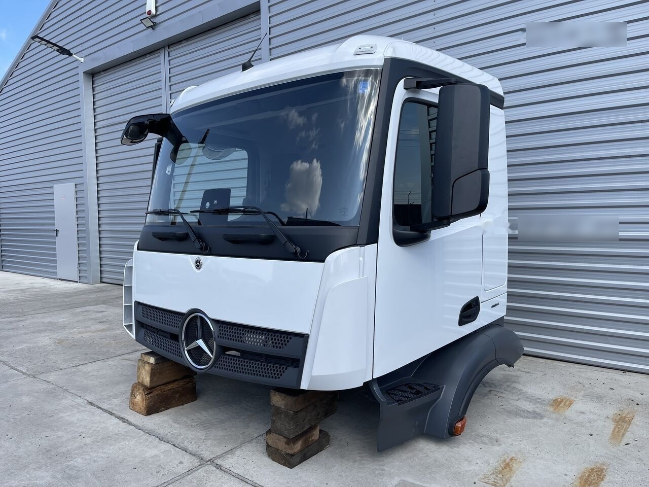 Mercedes-Benz AROCS ANTOS ACTROS A0006001005 Mercedes-Benz AROCS MP4 truck - كابينة - شاحنة: صورة 1 Mercedes-Benz AROCS ANTOS ACTROS A0006001005 Mercedes-Benz AROCS MP4 truck - كابينة - شاحنة: صورة 1