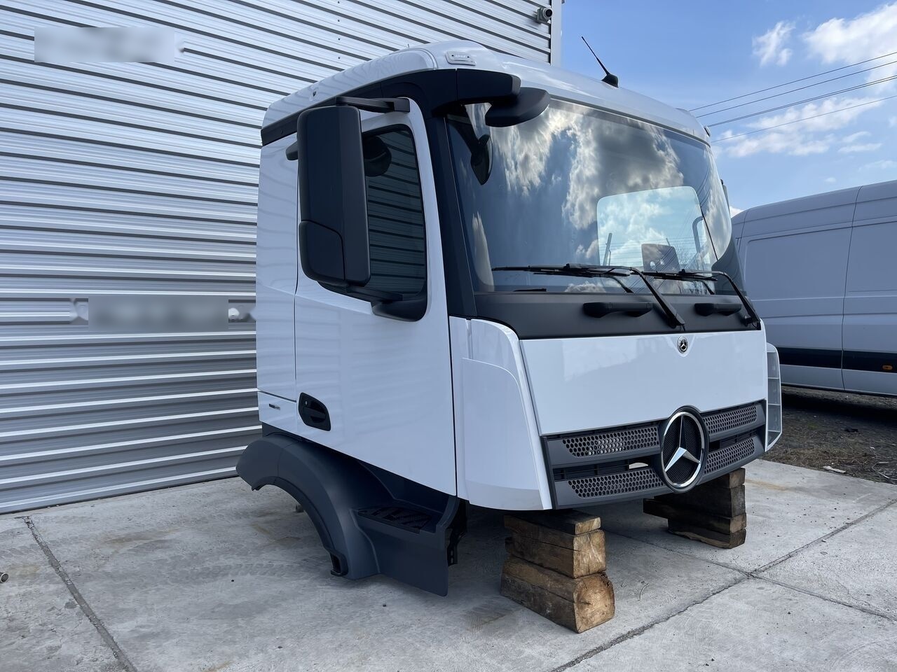 Mercedes-Benz AROCS ANTOS ACTROS A0006001005 Mercedes-Benz AROCS MP4 truck - كابينة - شاحنة: صورة 2 Mercedes-Benz AROCS ANTOS ACTROS A0006001005 Mercedes-Benz AROCS MP4 truck - كابينة - شاحنة: صورة 2