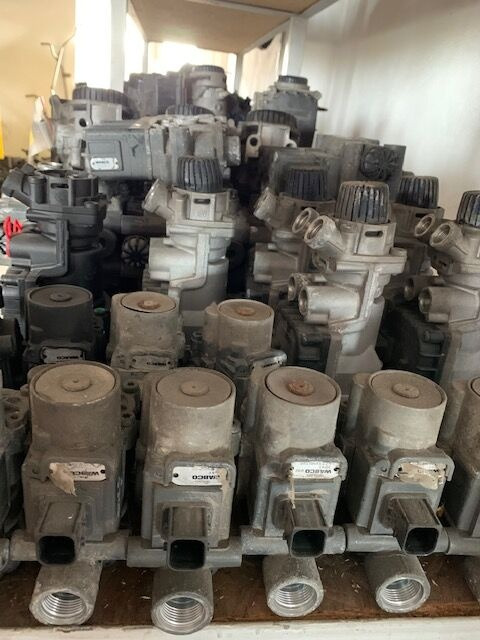 WABCO 1747137 DAF XF 106 truck - صمام الفرامل - شاحنة: صورة 3 WABCO 1747137 DAF XF 106 truck - صمام الفرامل - شاحنة: صورة 3