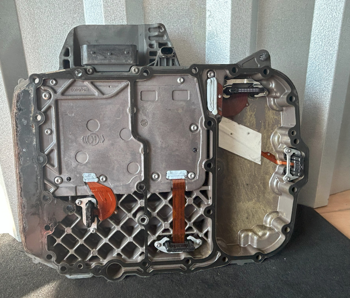 ZF TRAXON ZF GEARBOX CONTROL - علبة التروس و قطع الغيار: صورة 3 ZF TRAXON ZF GEARBOX CONTROL - علبة التروس و قطع الغيار: صورة 3