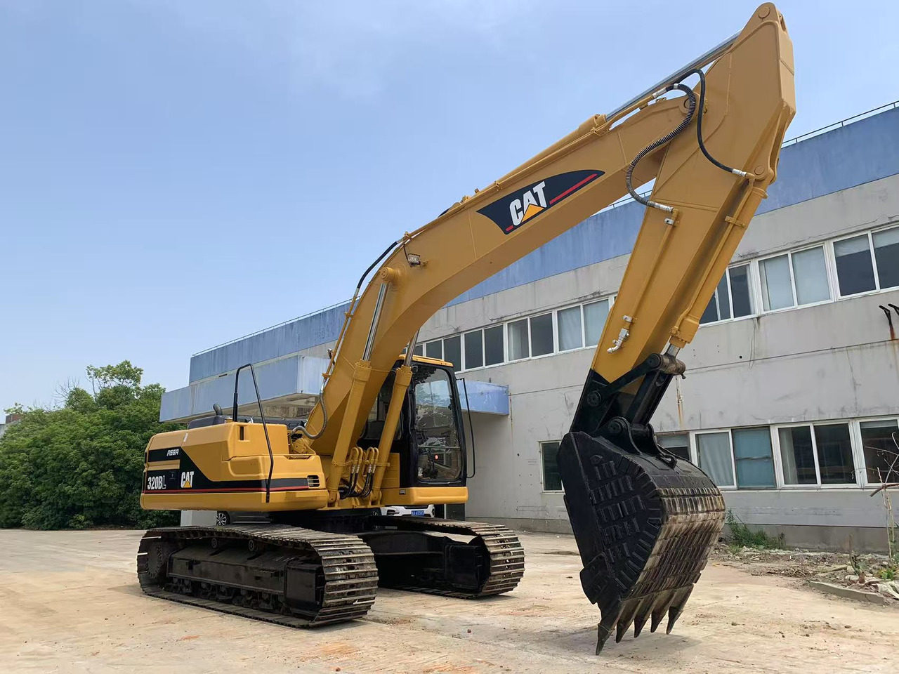 CATERPILLAR 320B, 320BL Secondhand Excavator Made in Japan - حفار زاحف: صورة 2 CATERPILLAR 320B, 320BL Secondhand Excavator Made in Japan - حفار زاحف: صورة 2
