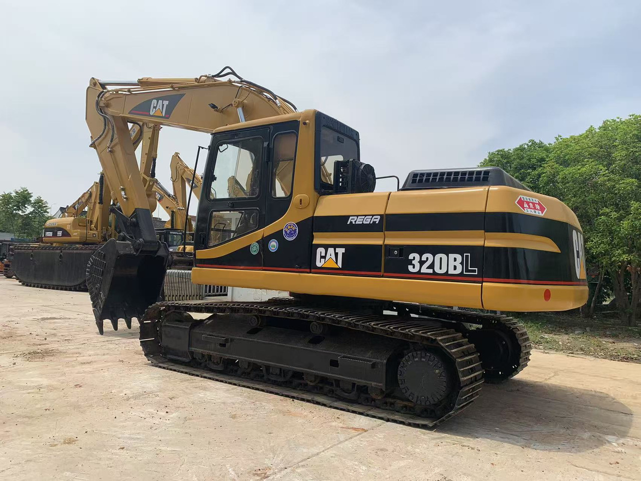 CATERPILLAR 320B, 320BL Secondhand Excavator Made in Japan - حفار زاحف: صورة 3 CATERPILLAR 320B, 320BL Secondhand Excavator Made in Japan - حفار زاحف: صورة 3