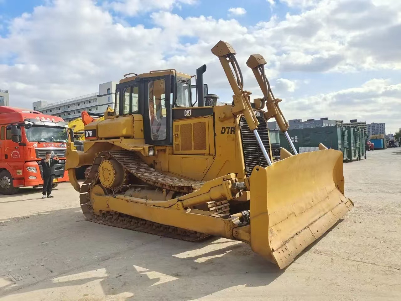 Caterpillar Secondhand Bulldozer CAT D7R Japan Origin Tracked Tractor - بلدوزر: صورة 4 Caterpillar Secondhand Bulldozer CAT D7R Japan Origin Tracked Tractor - بلدوزر: صورة 4