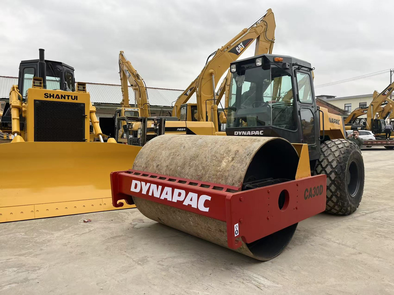 Dynapac Vibratory Road roller CA30D, CA25D Good Price on Sale - رَصَّاص الطرق: صورة 3 Dynapac Vibratory Road roller CA30D, CA25D Good Price on Sale - رَصَّاص الطرق: صورة 3