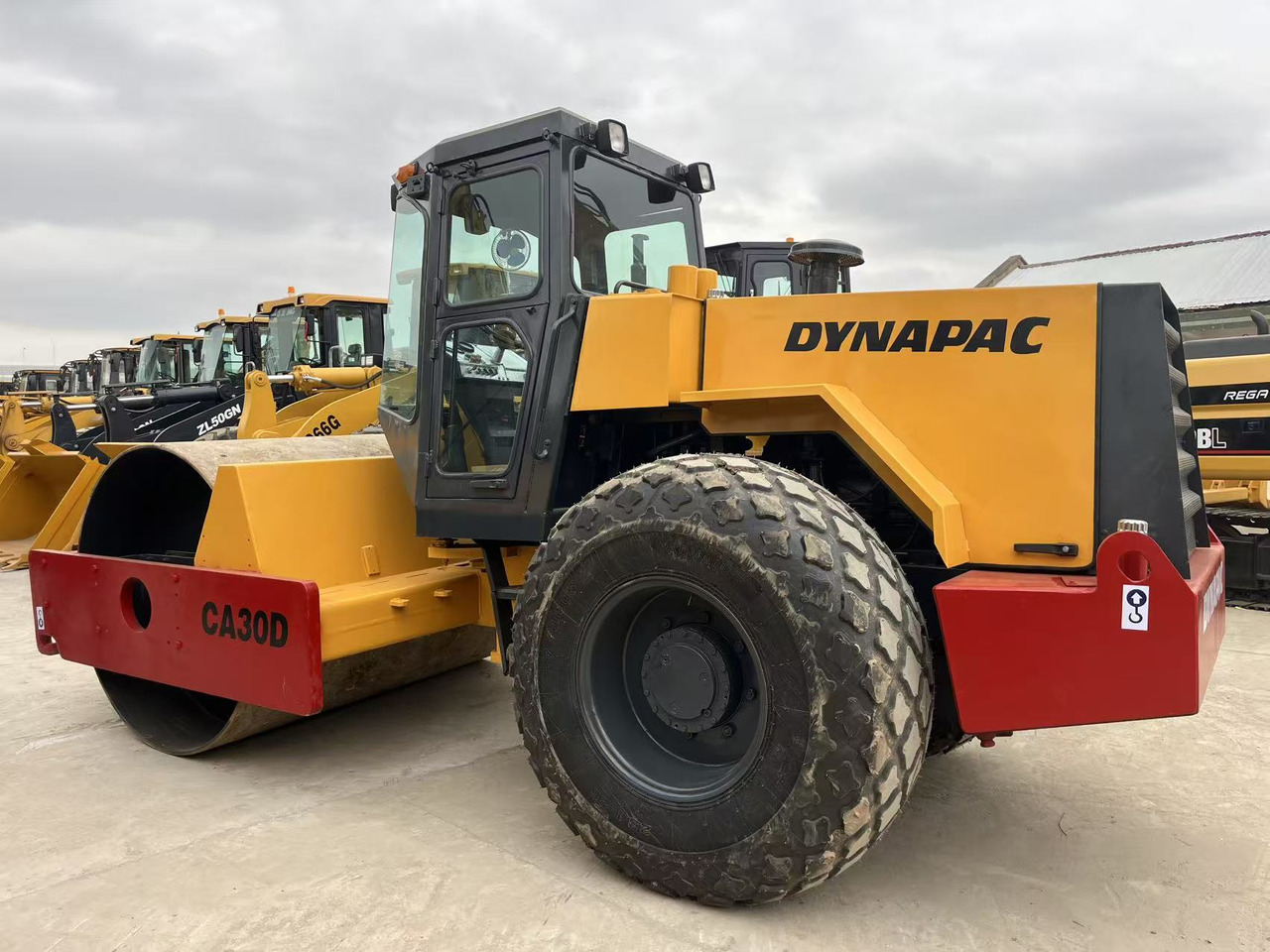 Dynapac Vibratory Road roller CA30D, CA25D Good Price on Sale - رَصَّاص الطرق: صورة 1 Dynapac Vibratory Road roller CA30D, CA25D Good Price on Sale - رَصَّاص الطرق: صورة 1