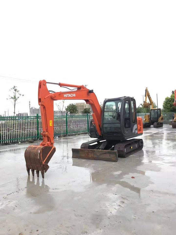 Hitachi 6 ton Hydraulic Excavator ZX60 Good Price - حفار زاحف: صورة 1 Hitachi 6 ton Hydraulic Excavator ZX60 Good Price - حفار زاحف: صورة 1